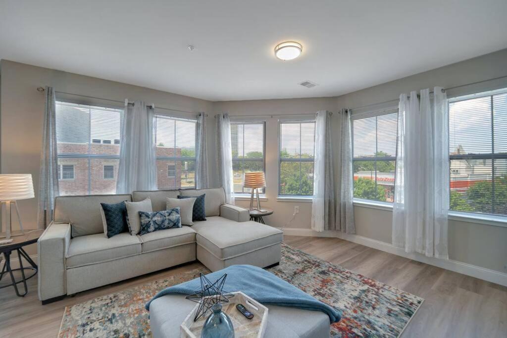 Beautiful 2Br Apt/Ewr Airport/King /Free Parking Newark Exterior foto