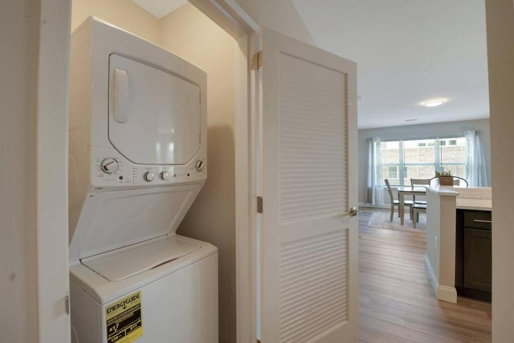 Beautiful 2Br Apt/Ewr Airport/King /Free Parking Newark Exterior foto
